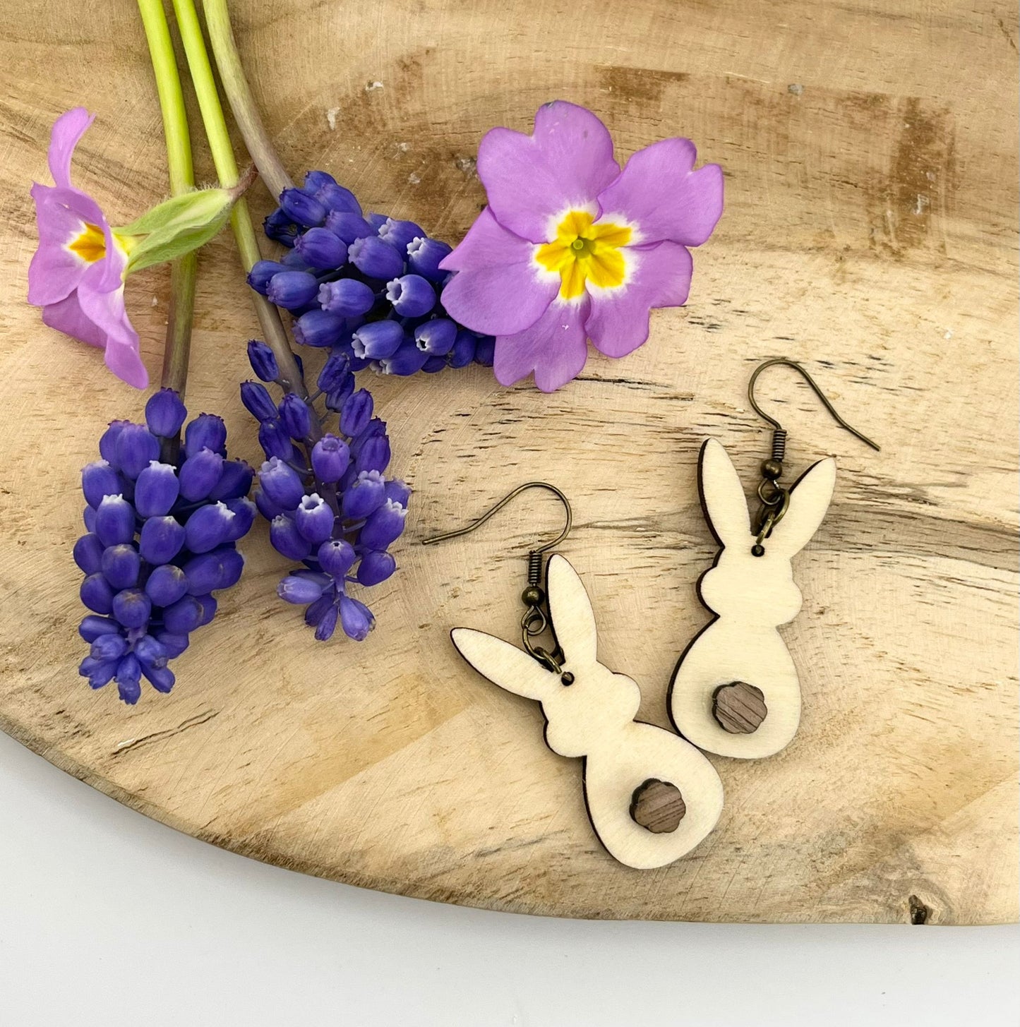 Boucles d'oreilles - Lapin de Pâques hêtre - pompon noyer